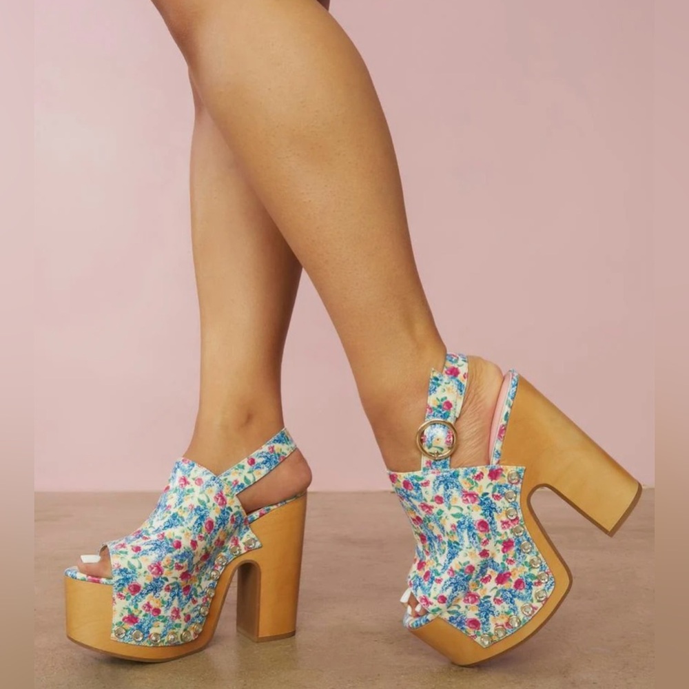 COTTAGE CALLING FLORAL PRINT CLOGS